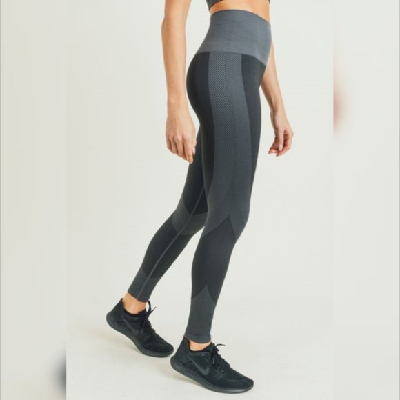 Chevron Track Seamless Highwaist Leggings - Picture 3 of 9